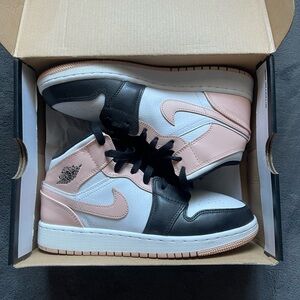 Youth Mid Jordan 1’s